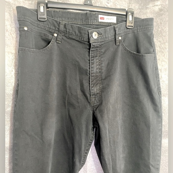 Men’s Wrangler Straight Fit Black Stretch Pants - Picture 4 of 8